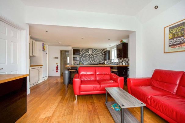 Nightingale Shott, Egham, Surrey, TW20 9SX - Photo 1