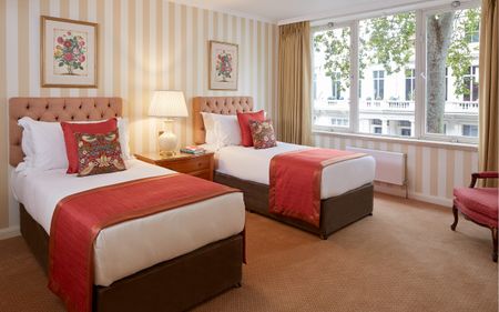 A Deluxe Three-Bedroom Apartment in Kensington, London W8 - Photo 4