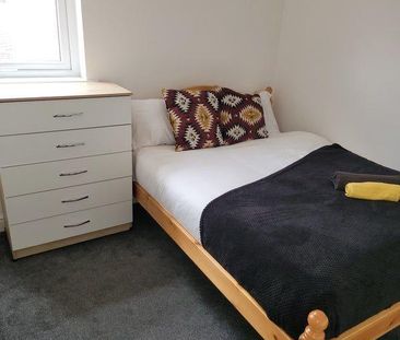 1 bedroom in a house share to rent - Photo 2