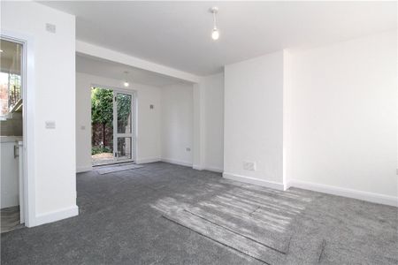 Clyfford Road, Ruislip, HA4 6PS - Photo 2