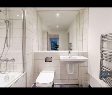 1 bedroom in a flat share to rent - Photo 5