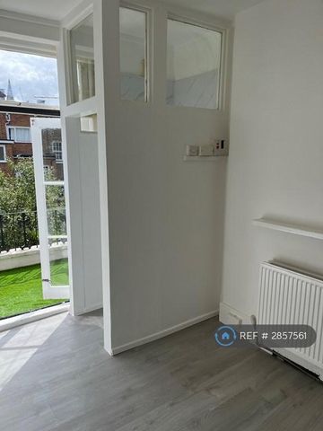 1 bedroom in a house share to rent - Photo 4