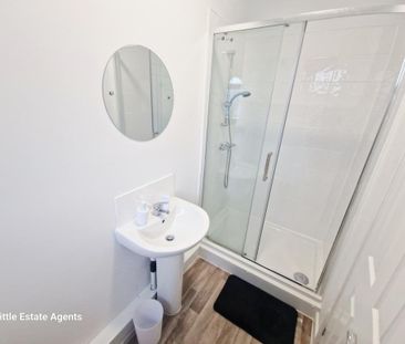 1 bedroom in a house share to rent - Photo 4