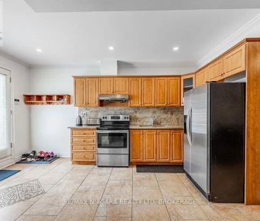 33 ST ANDREWS BOULEVARD - LOWER UNIT - Photo 1