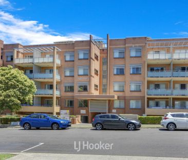 Spacious 2 Bedroom Apartment With 2 Balconies In A Convenient Locat... - Photo 6