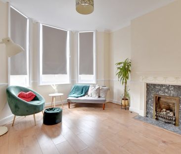 2 Bed Flat, Hither Green Lane, SE13 - Photo 1