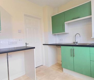 2 bedroom semi-detached bungalow to rent - Photo 4