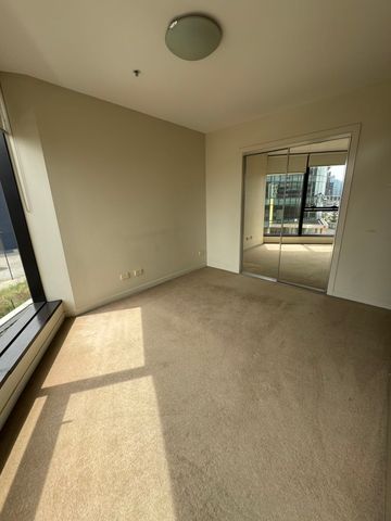 Bright & Spacious 1-Bedroom Apartment in Docklands – Prime Waterfront Living! - Photo 3