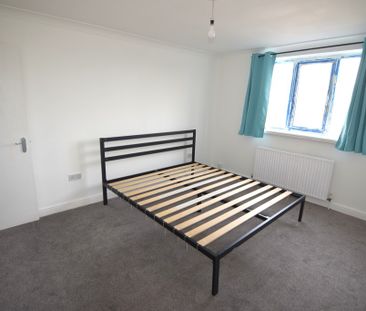 To Let 2 Bed Flat - Photo 2