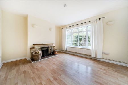 A charming two bedroom bungalow in the village of Baydon. - Photo 2