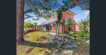 Large Home opposite the Park & Close to the Beach! - Photo 2