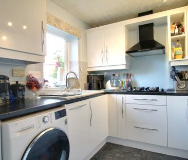 3 bedroom semi-detached house to rent - Photo 4