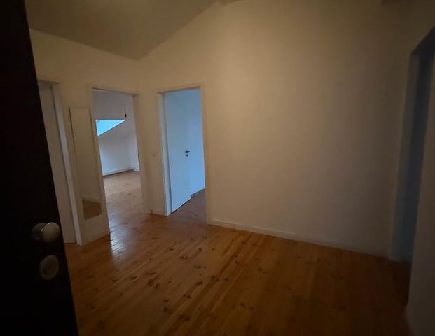 Schöne 4 Zimmer Dachgeschosswohnung in Neukölln - Photo 1
