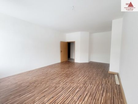 Geräumige 3-Raum-Familienwohnung im Grünen - Krumhermersdorfer Straße in Zschopau! - Photo 2