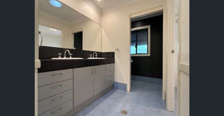 Large 4 Bedroom Family Home with Study - Photo 2