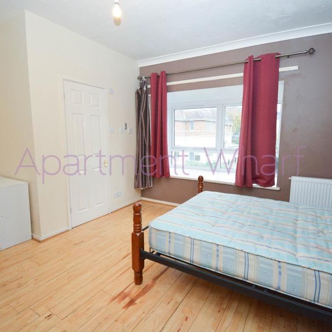 1 bedroom in a flat share to rent - Photo 1