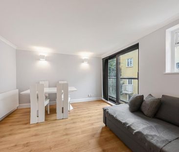 4 bedroom mews to rent - Photo 2