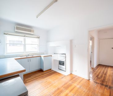 2 Lyttle Avenue, Essendon VIC 3040 - House For Rent | Domain - Photo 2