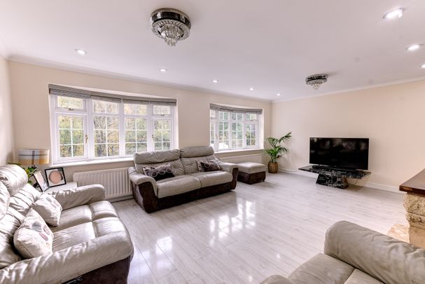 3 bed detached bungalow to rent in Twatling Road, Birmingham, B45 - Photo 1