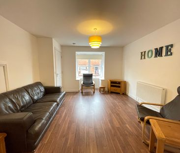 3 bedroom Semi-Detached House to let - Photo 2