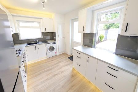 2 bedroom maisonette to rent - Photo 2
