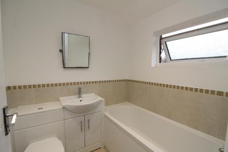 3 bedroom end of terrace house to rent - Photo 4