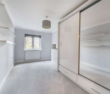 A spacious two bedroom apartment in the centre of Heathfield - Photo 1
