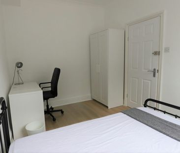 Terraced House to rent on - Photo 5