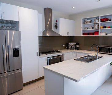 Modern Three Bedroom Townhouse in Altona North - Photo 5