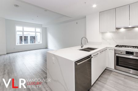 Townhouse in North Vancouver, BC - Photo 4