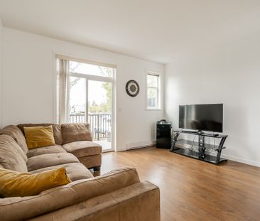 Silverwood. Spacious Three Bedrooms Townhouse - Photo 2