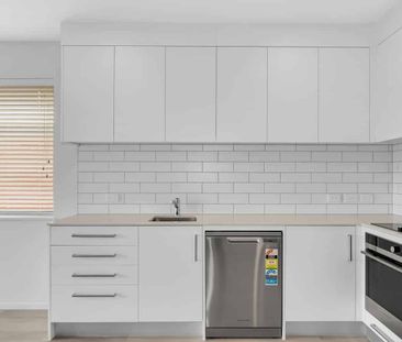 Top Floor Apartment in Northcote - Photo 5