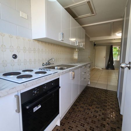 Newly Renovated Bedsitter – Perfect for Simple Living! - Photo 4