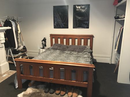 2026 – Spacious Six-Bedroom Home in Prime Location Near the University. - Photo 2