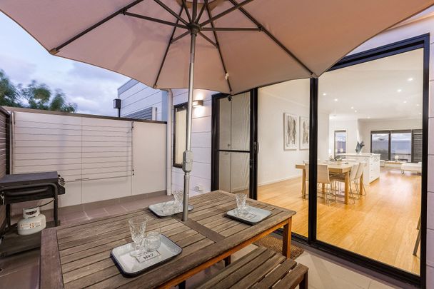 Modern 3-Bedroom Home with Self-Contained Ground Floor – Walk to Yarraville Village and Transport! - Photo 1