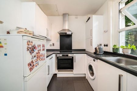 3 bedroom flat to rent - Photo 5