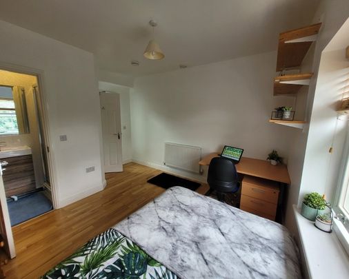 6 En-suite Rooms Available, 11 Bedroom House, Willowbank Mews – Student Accommodation Coventry - Photo 1