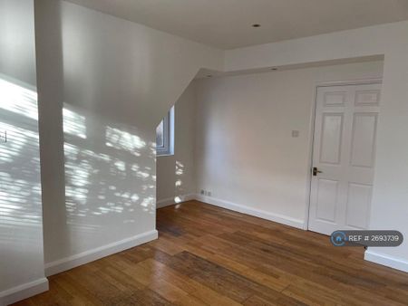 2 bedroom semi-detached house to rent - Photo 4