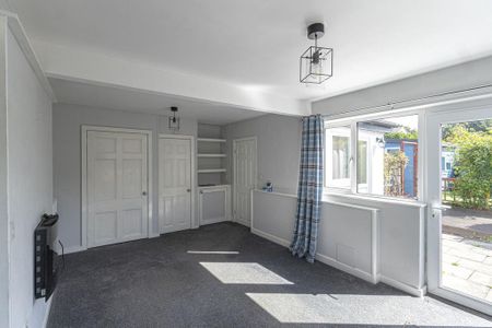 3 bedroom detached house to rent - Photo 2