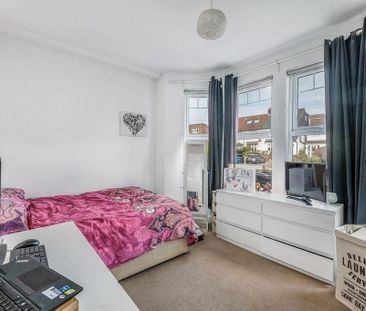 3 bedroom flat to rent - Photo 4