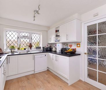 4 bedroom detached house to rent - Photo 4