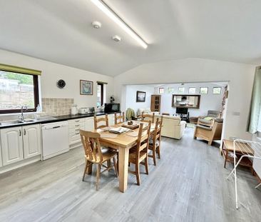 4 bedroom detached house to rent - Photo 3