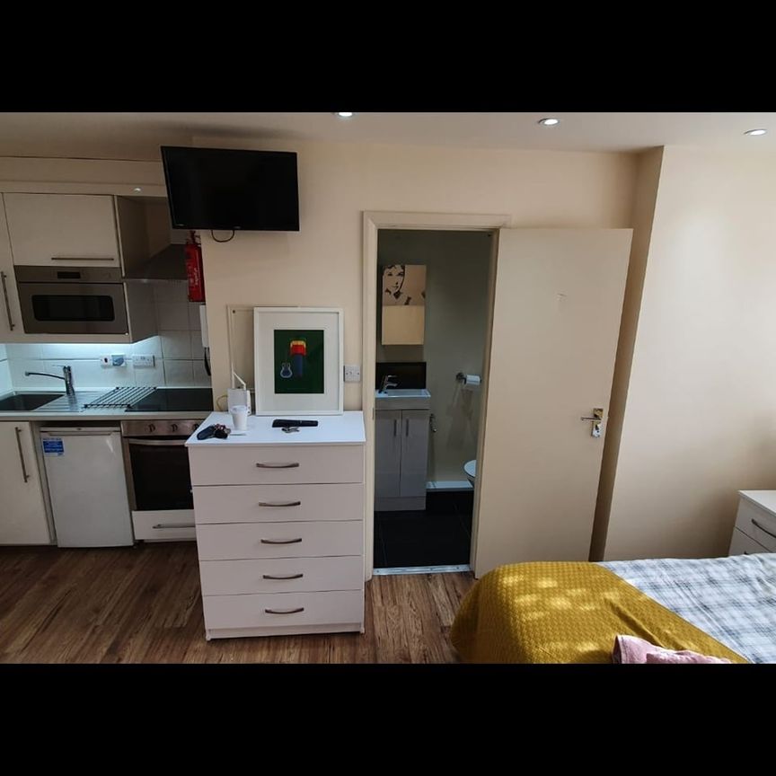 Studio Flat, Willesden Green, NW2 - Photo 1