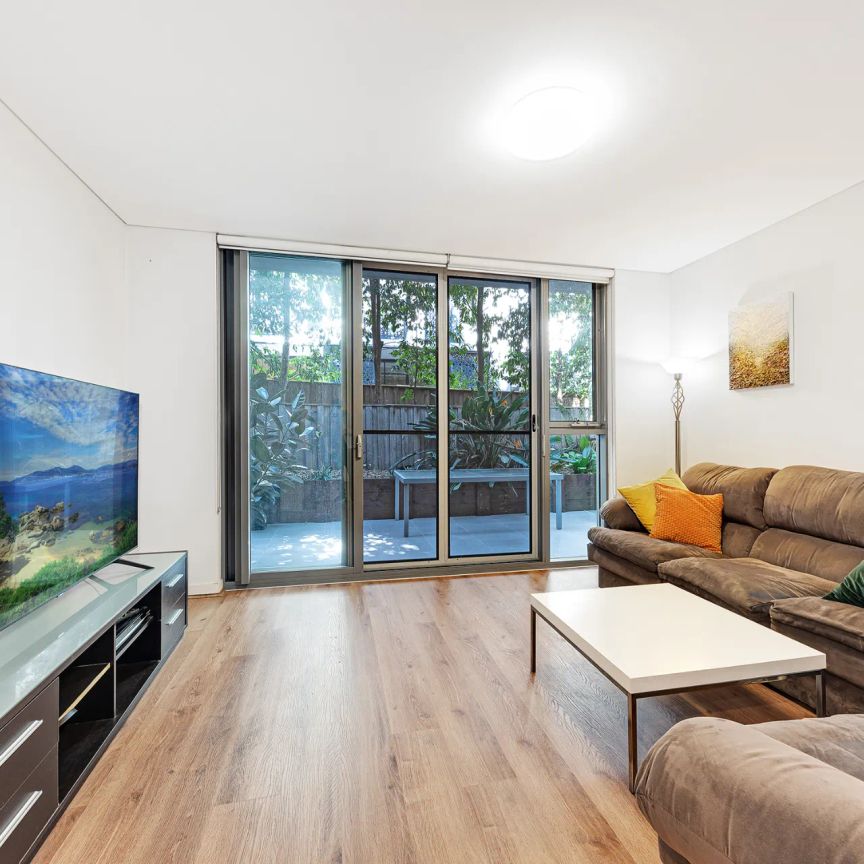 Contemporary Garden Apartment with Exceptional Indoor-Outdoor Living - Photo 1