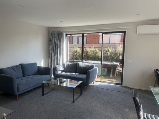 Riccarton – Modern 4 Bed/2 Bath townhouse, Double Garage, Suit Mature Students - Photo 1