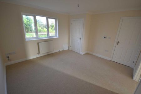 3 bedroom end of terrace house to rent - Photo 2