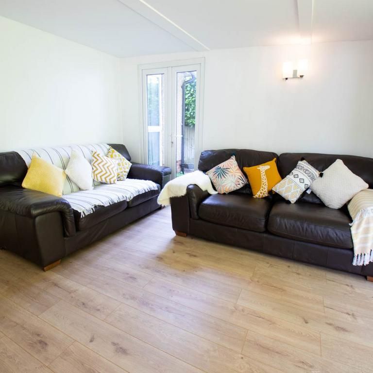 6 bedroom house to rent - Photo 1