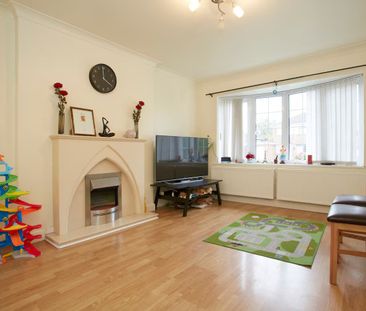 4 Bed Detached House, Oakwood Garth, LS8 - Photo 2