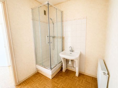 Location Appartement 4 pièces 72m² EU 76260 - Photo 4
