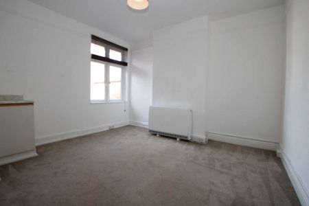 2 bed Flat for rent - Photo 5